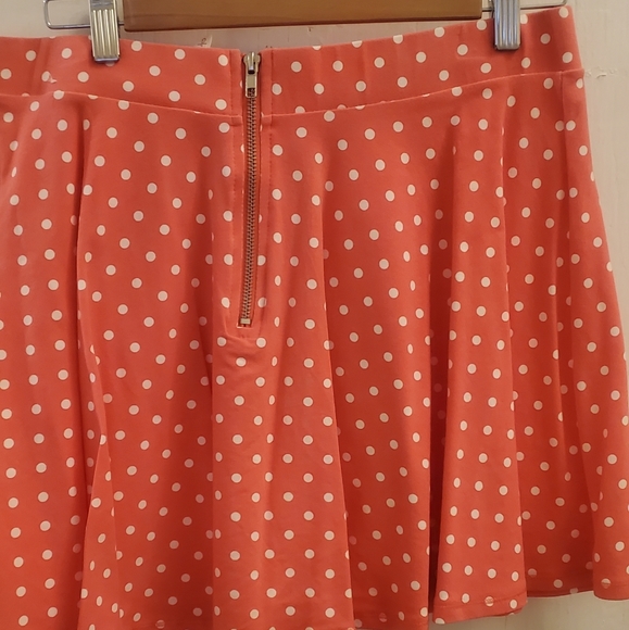 Pink skirt w white polka dots - Picture 2 of 3